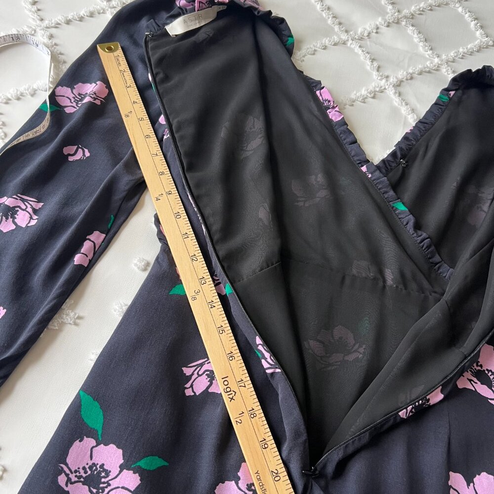 ASTR Black Lilac Floral Marinke Mini Dress SIZE M - Picture 13 of 15